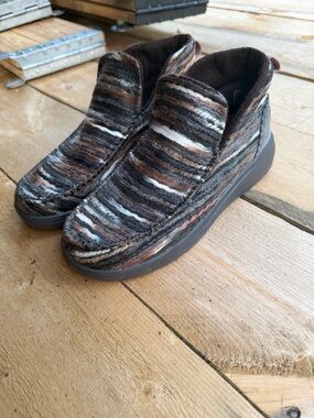 Hey Dude Women's Multicolor Striped Ankle Booties